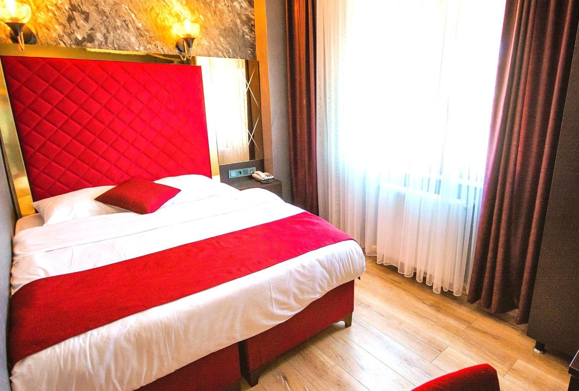 Atesde Dustu Salvara Hotell Istanbul Exteriör bild