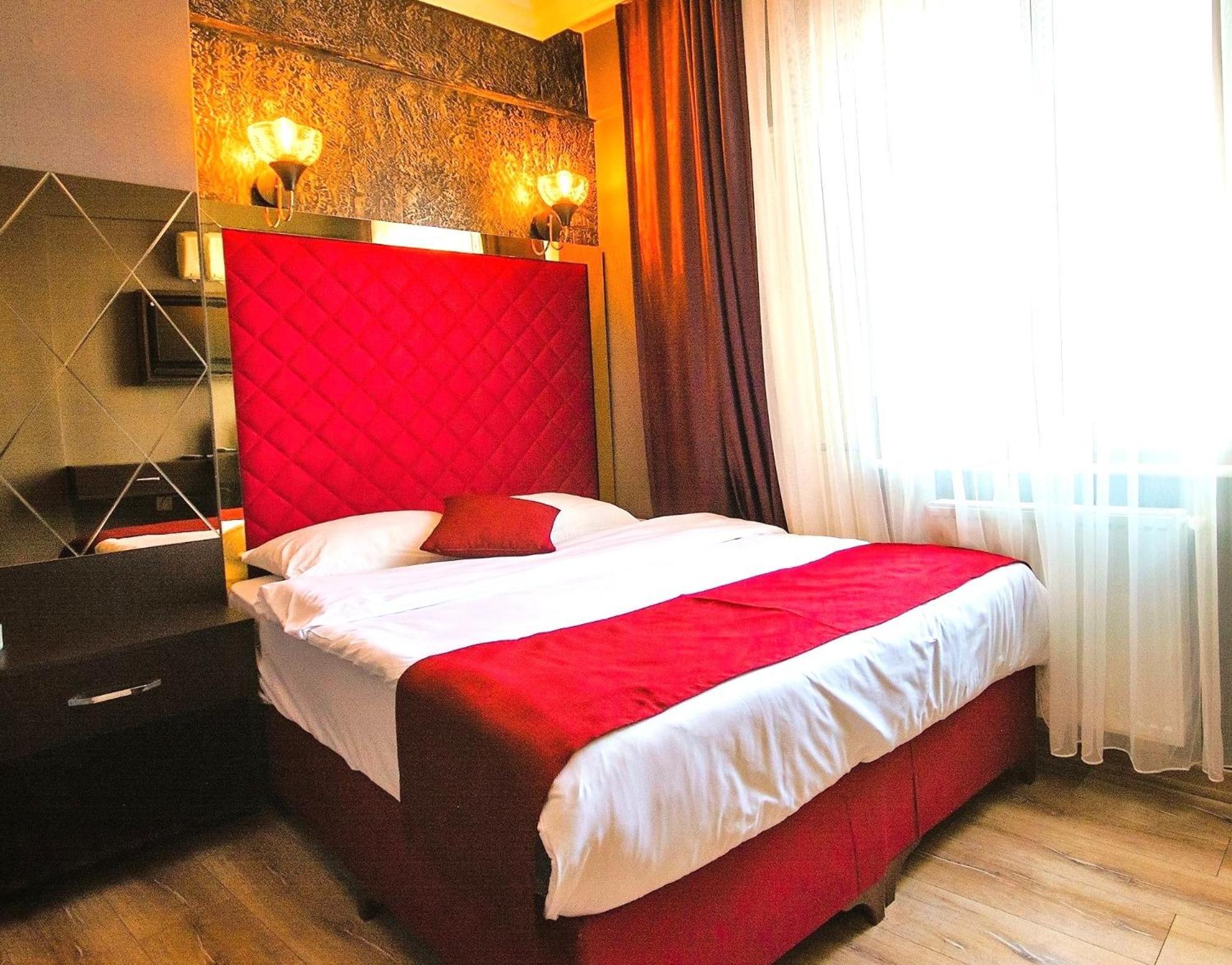 Atesde Dustu Salvara Hotell Istanbul Exteriör bild