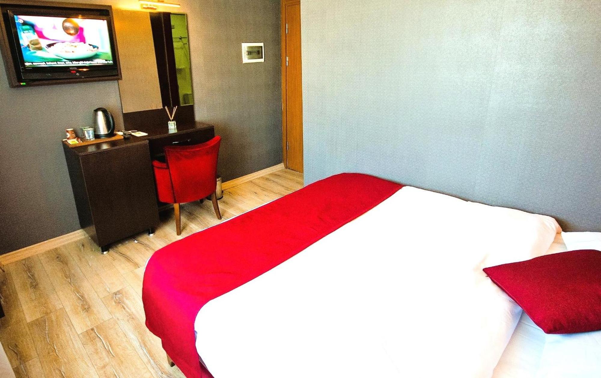 Atesde Dustu Salvara Hotell Istanbul Exteriör bild