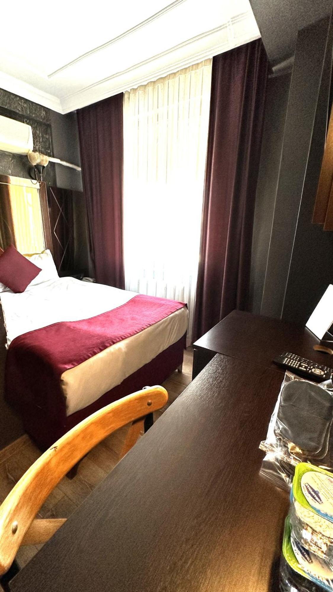 Atesde Dustu Salvara Hotell Istanbul Exteriör bild