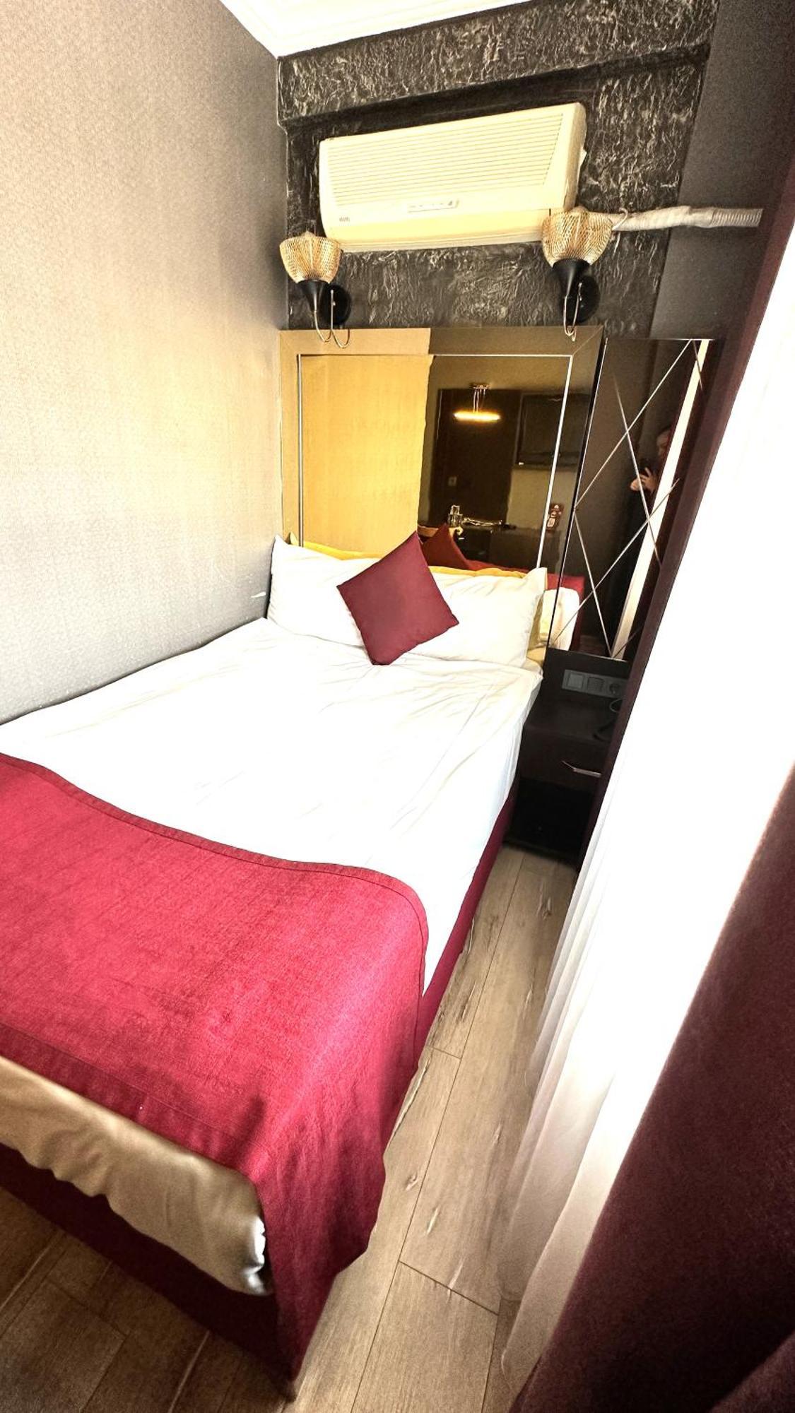 Atesde Dustu Salvara Hotell Istanbul Exteriör bild